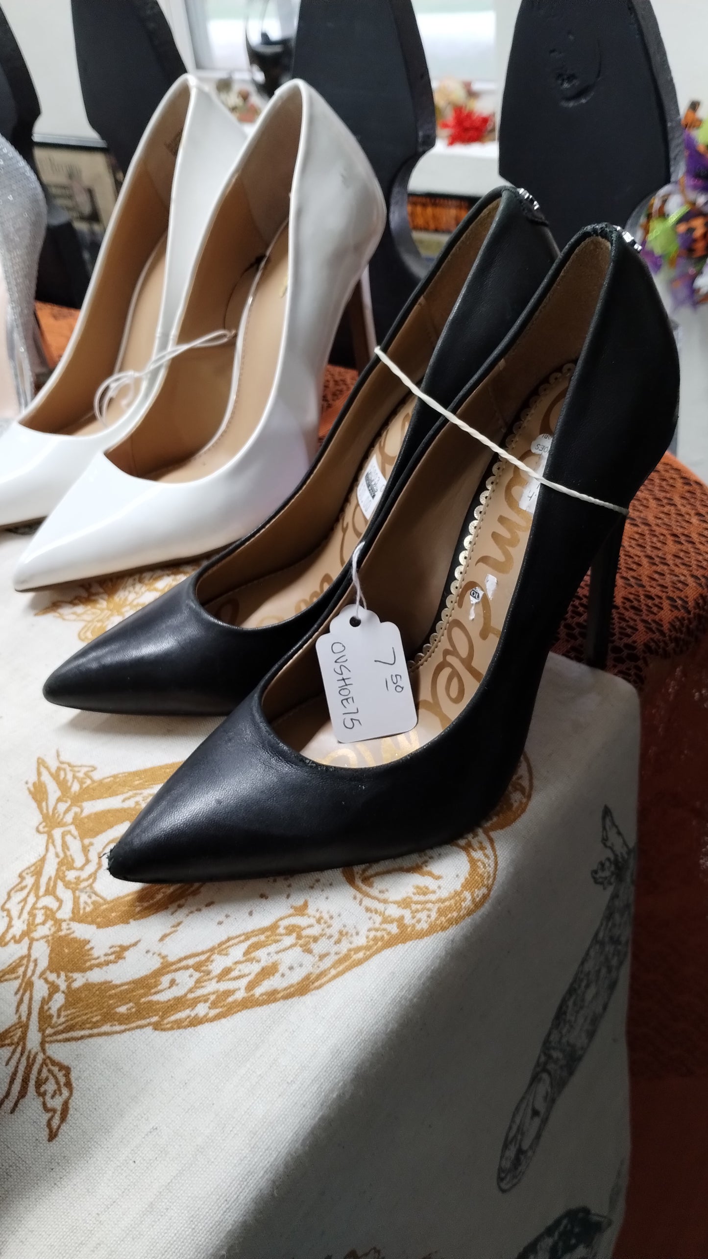 Black Pointed High Heel (4 1/2)