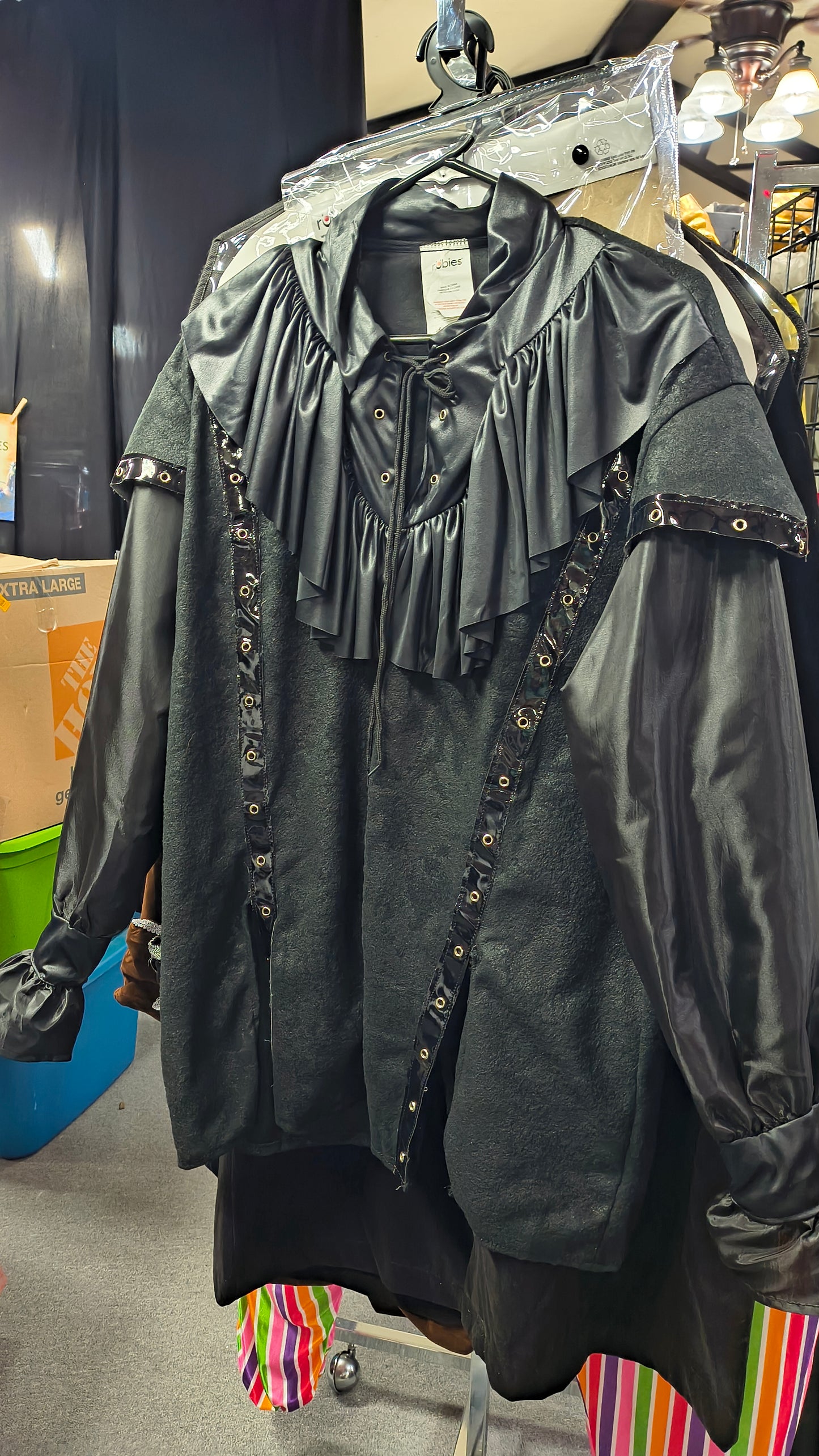 Plundering Pirate - Standard