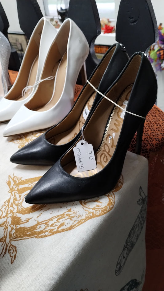 Black Pointed High Heel (4 1/2)