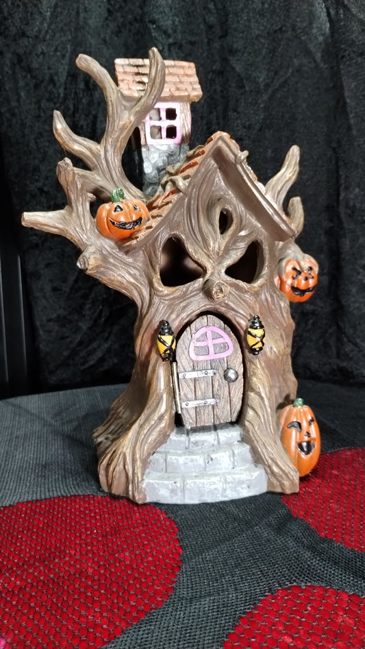 Haunted Treehouse Decor